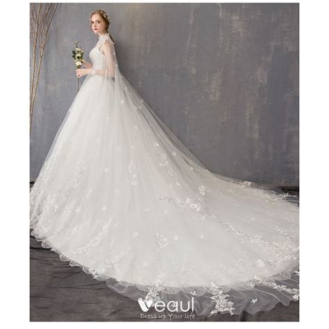 Charming White Wedding Dresses 2018 Ball Gown Lace Appliques Beading
