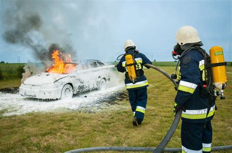 Firefighter Extinguish Fire Extinction 47863 Dutchreview