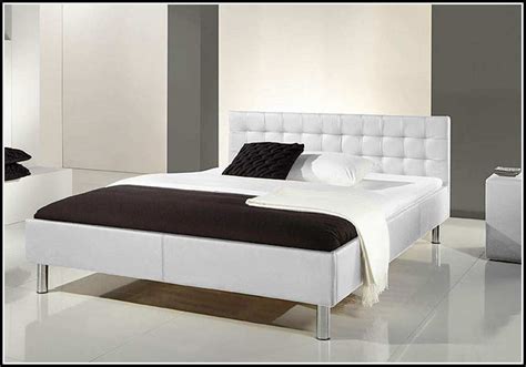 Ein modell mit den maßen 180 x 200 cm wird als klassisches ehebett bezeichnet, da die liegefläche pro person mit 90 cm breite genügend platz bietet. Günstig Betten Kaufen