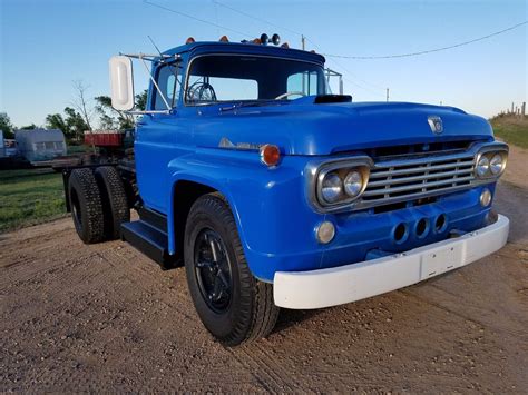Reliable hauler 1959 Ford F 800 Super DUTY vintage truck for sale