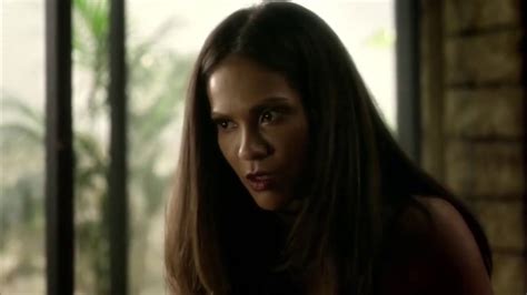 Mazikeen 1x13 Mazikeen Helping Heal Amenadiel With The Piece Of Wing