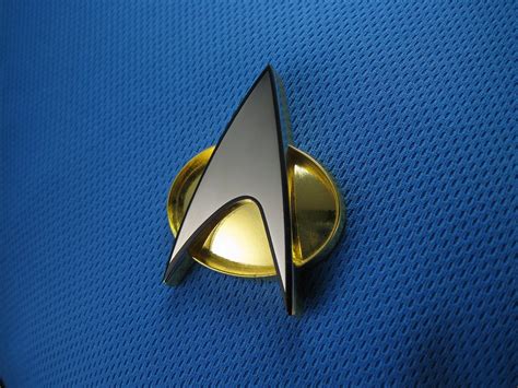 Star Trek The Next Generation Communicator Badge Replica Anovos