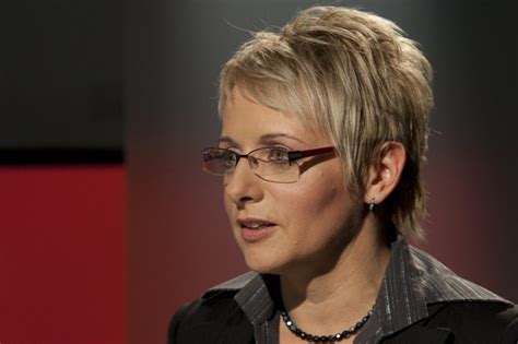 Adriana krnáčová (born 26 september 1960) is a czech businesswoman and a politician. Tah dámou — Česká televize