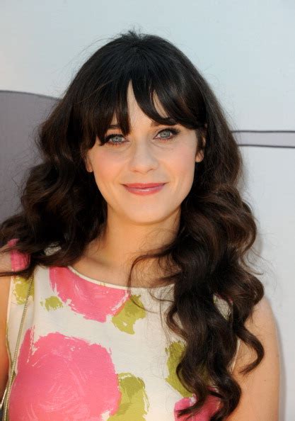 Zooey Deschanel Biography Birth Date Birth Place And Pictures