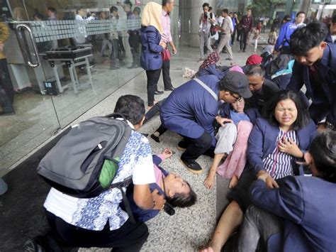 A mezzanine floor has collapsed at the jakarta stock exchange building (idx), injuring dozens of people. Jakarta Stock Exchange: floor collapse injures workers ...