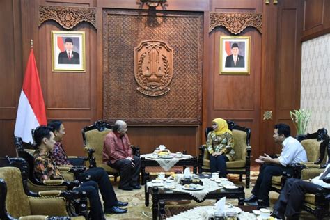 Gudang garam mojokerto.terdapat 1 lapangan multi fungsi yang bisa digunakan untuk futsal dan juga untuk basket.pp yang digunakan. Bandar Udara di Kediri Dibangun Mulai 2020