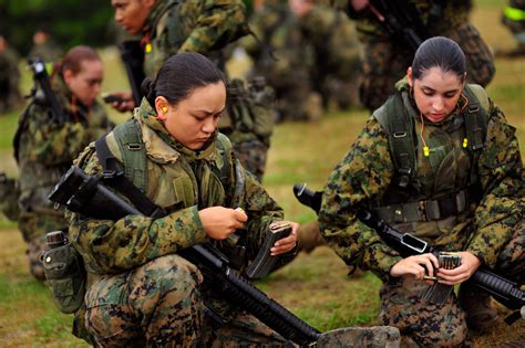 Marines Moving Women Toward The Front Lines The New York Times