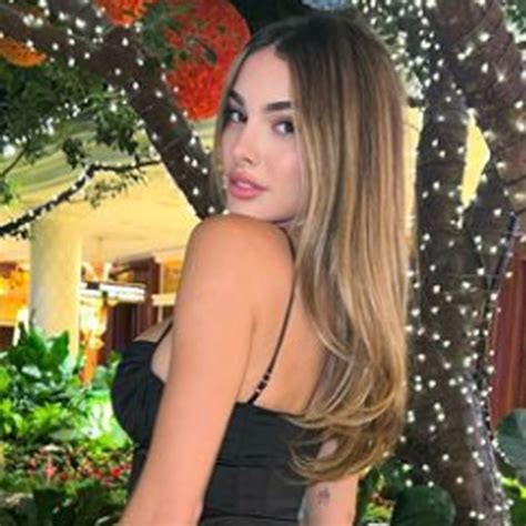 Lyna Pérez Surprises Her Followers Showing Her Figure In A Swimsuit