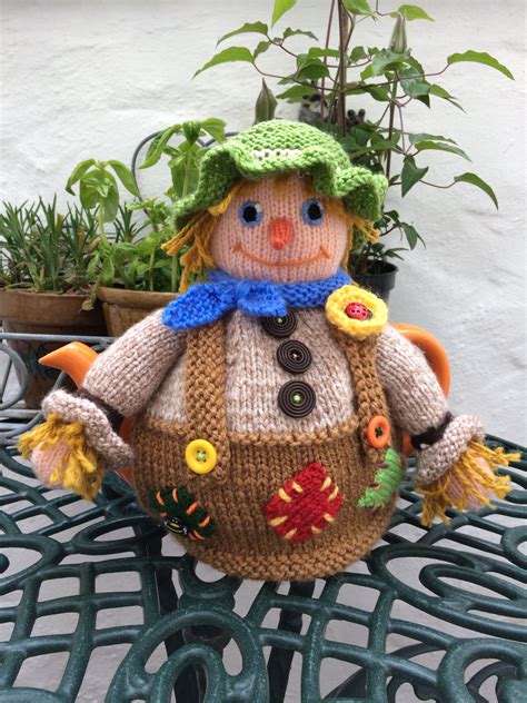 It's a chance to show off. It's a scarecrow! | Tea cosy knitting pattern, Crochet tea ...