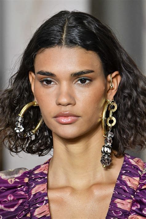 7 Top Beauty Trends From The Fall 2020 Runways In 2020