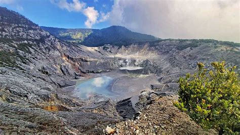 Tangkuban Perahu Crater Attraction And Entrance Fee Idetrips