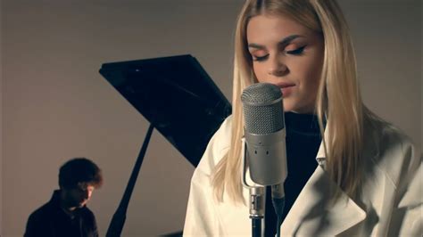 Her parents are named astrid and simon. Kiss and Make Up - Dua Lipa & BLACKPINK (Cover By: Davina ...