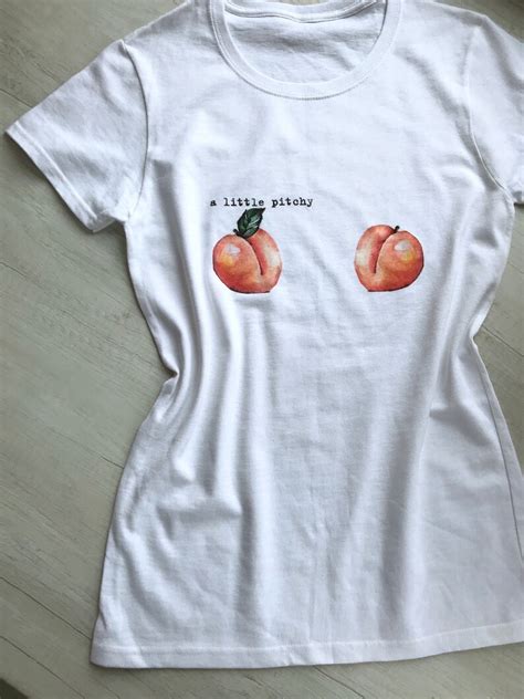 Camiseta Con Melocotones Naranjas En Tetas Camiseta Básica Etsy