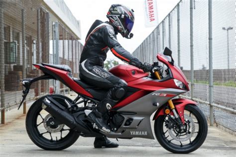 The power is in one level with cbr250rr, but because of one factor or two, the acceleration is still slower than the cbr250rr that uses throttle by wire while ninja 250 and r25 is not. So sánh Yamaha R3 vs Honda CBR250RR vs Kawasaki Ninja 250 ...