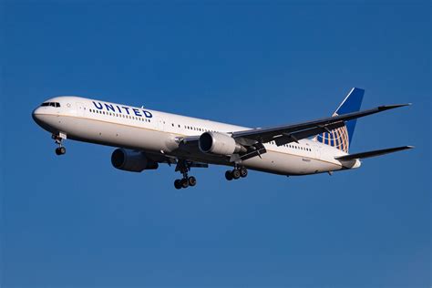 Uniteds Bringing The Boeing 767 400er Back From Long Term Storage