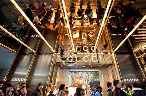 Pinault Ppr Chief To Run Gucci Group Himself The New York Times