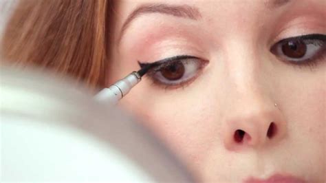 It's important to set your eyeliner to prevent it from transferring onto the lid. How To: Apply Liquid Eyeliner - YouTube