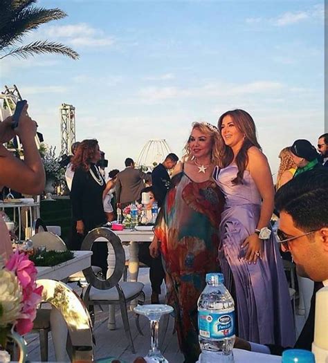 شاهد إطلالة دنيا سمير غانم في حفل زفاف أختها إيمي