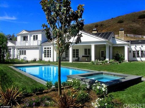 Kylie Jenner upgrades from $2.7m home in Calabasas to $6m ...