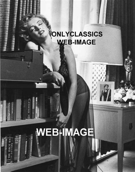 Amazon Com OnlyClassics 1952 SEXY Norma Jean LINGERIE 11X14 PHOTO
