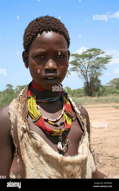 Afrikanischer Stamm Mädchen Fotos Und Bildmaterial In Hoher Auflösung Alamy