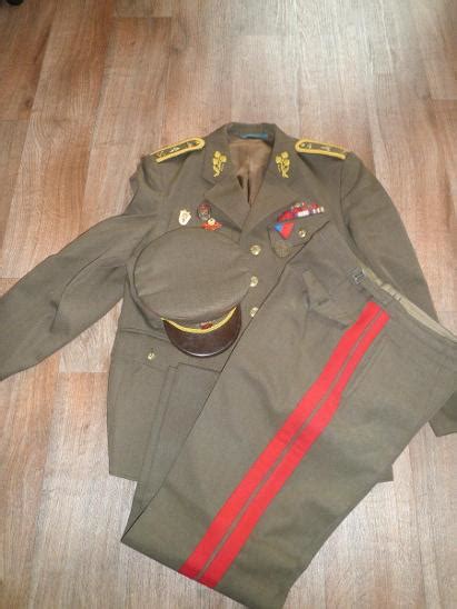 Uniforma Generála Čsla Se Stužkami A Odznaky 80 Léta Aukro