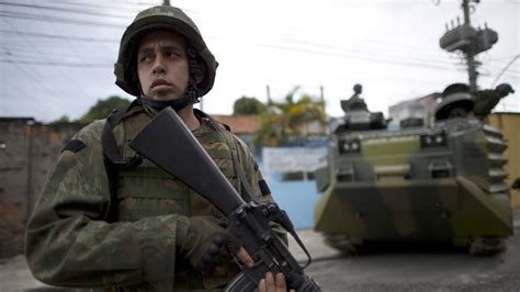 Polícia Militar Ocupa Complexo Do Caju E Barreira Do Vasco No Rio