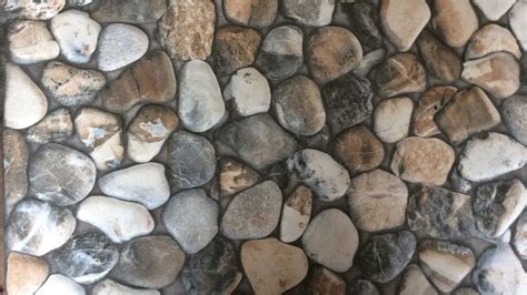 Salah satunya adalah keramik dinding motif batu alam yang selain dapat menciptakan suasana nyaman, juga bisa memberikan kesan natural yang memesona. Inspirasi Motif Keramik: Gambar Keramik Lantai Motif Batu Alam