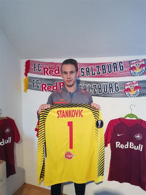 Team profile page of fc red bull salzburg with squad, recent matches, team details and more. FC Red Bull Salzburg: Matchworn Trikots wandern ins ...