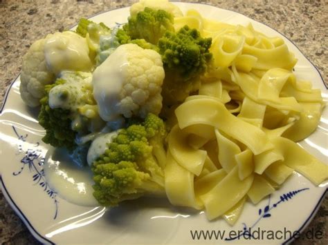 Wegen seiner form wird er auch romanesco ist eine besonders dekorative zuchtform des blumenkohls. Romanesco und Blumenkohl mit Bechamelsoße und Bandnudeln ...