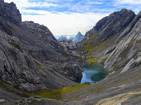 Berstatus sebagai gunung berapi tertinggi kedua di indonesia, gunung rinjani memiliki ketinggian mencapai 3.726 meter di atas permukaan laut. 10 Gunung Tertinggi di Indonesia yang Menawan, Impian Para ...