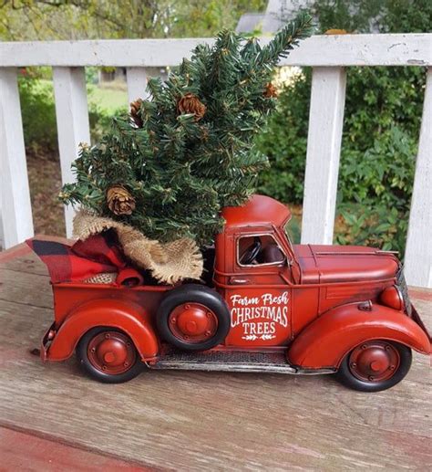 Red Trucks Have Become A Classic Christmas Decoration It Can Easily Be