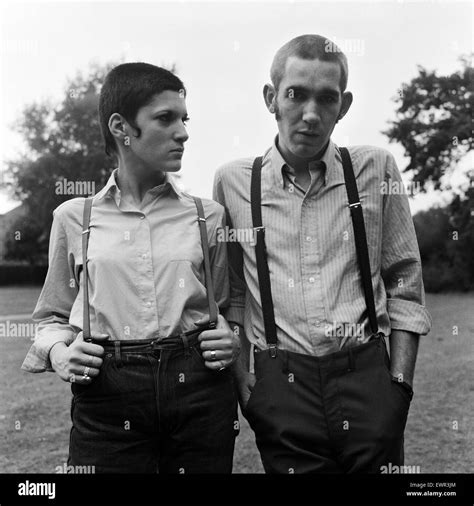 Zwei Jugendlichen Skinhead Mode Tragen Glenda Peake Und Tony Hughes Finchley 7 Oktober 1969
