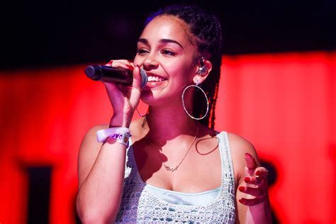 Jorja Smith Posts Pic Of Boyfriend On Instagram And