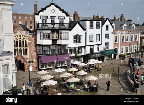 An Outdoor Café In The Cathedral Yard In Exeter Devon Stock Photo Alamy
