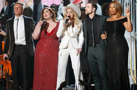 33 Couples Wed In Emotional Grammys Climax