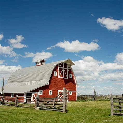 Beautiful Red Barn Country Barns Red Barn House Styles