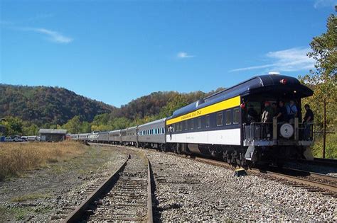 Take A Fall Foliage Trip On The New River Train In West Virginia Quick