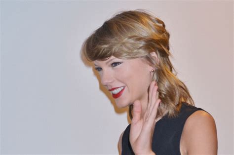 Taylor Swift Meets 19 Year Old Look Alike In Australia