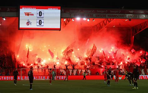1 Fc Köln Ultras Feiern Stadion Rückkehr Mit Pyro Show Express