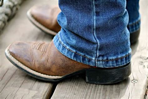 10 Basic Outfit Ideas To Style Cowboy Boots For Men And Women From