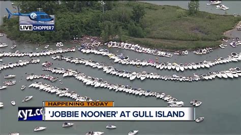 Thousands Expected At Michigan S Jobbie Nooner Party On Gull Island