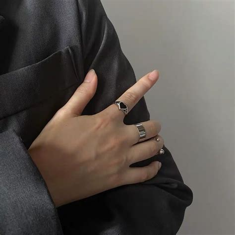 Black Heart Ring In 2021 Grunge Aesthetic Black Heart Grunge Ring