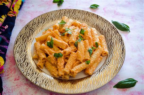 Ricetta pasta in brodo chiaro una ricetta semplice, quasi banale, con sapori delicati, adatta anche ai bambini o per chi deve fare una dieta leggera. Pasta ricotta e pomodoro - Le Ricette di Simo e Cicci