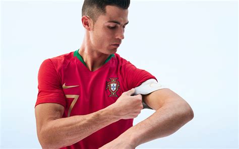 2880x1800 Cristiano Ronaldo 4k 2018 Macbook Pro Retina Hd 4k Wallpapers