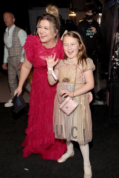 Kelly Clarkson And Babe River At The People S Choice Awards Kelly Clarkson And River