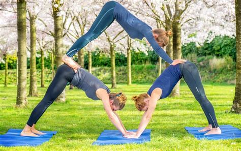 Yoga Poses 3 People Hướng Dẫn Những Động Tác Yoga Độc Đáo