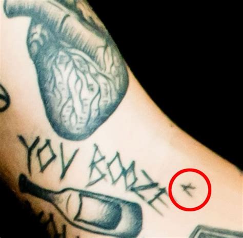 Over the course of his career, directioners and stylers have watched the singer's arms go from a blank canvas to a place where art lives and thrives. Harry Styles' 52 Tattoos & Their Meanings - Body Art Guru