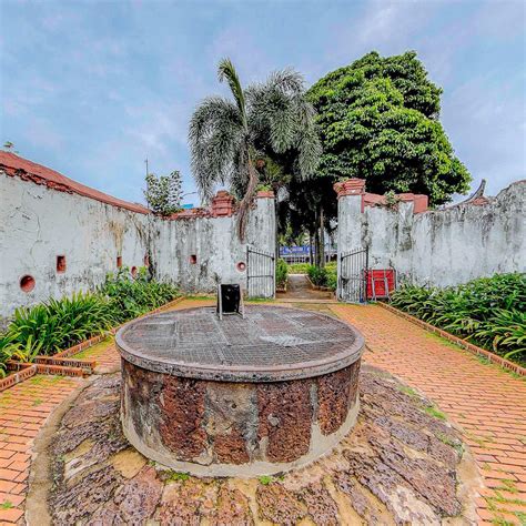 Although it is a part of melaka historic that mark the arrival of chinese from china through a royal marriage between puteri hang li poh and melaka sultan, it has only a well to see. LokaLocal | Connecting you to local experiences