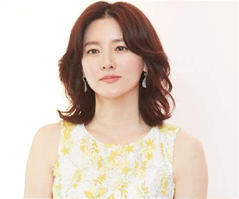 Lee Young-ae Biography - Facts, Childhood, Family Life, Achievements